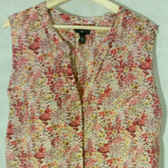 GAP Tops - EUC GAP Floral button tank